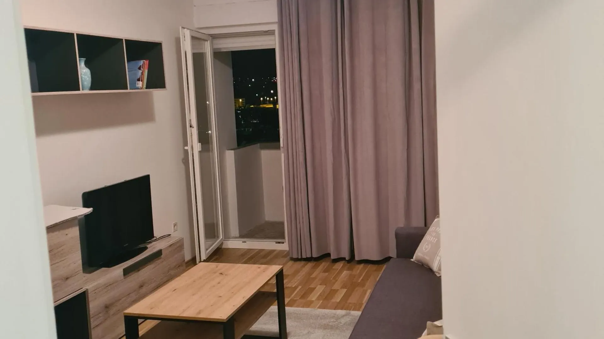 Apartman Neli زادار